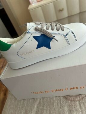 Girls size 4 StyleChild White Sneaker with Blue Star & Green Heel Accent